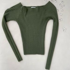 SUBDUED TOP